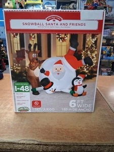 Palla di Neve Natalizia Soffiata Illuminata Gemmy 6' Babbo Natale e Amici Cortile Gonfiabile - Foto 1 di 2