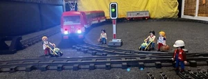Playmobil Eisenbahn 4010, 2x 4124, 4126, 4352, 4397 enthält 8 Playmobil Männchen - Bild 1 von 5