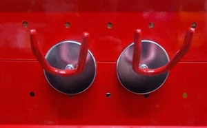 ZWEI GROSSE MAGNETISCHE HAKEN 4,5 KG STARKE LEISTUNGSSTARKE WANDHÄNGER GARAGENHALTERUNG - Bild 1 von 5
