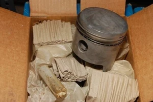 Toyota 12R Corona 1500 1971-73 Hi Lux Hi Ace 80.5mm pistons set rings Kolben NEW - Picture 1 of 3