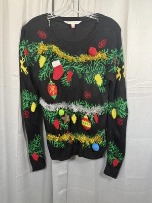 Suéter No Boundaries Mujer Pequeño Negro Feo Árbol de Navidad Oropel 3D Pom Pom Foto 1 de 4
