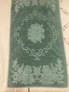 Serviette de bain vintage Canon Monticello vert sculpté floral MCM 23X43 - Photo 1/4