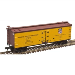 Atlas N Gauge 40′ Wood Reefer Pacific Fruit Express (PFE) - Select Road Number - Bild 1 von 2