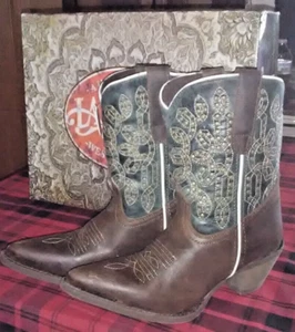 Laredo Damas Talla 9.5 M Randee Choc/Turq con Studs Western Boot Puntera Corta LA1035 NUEVO EN CAJA - Imagen 1 de 6