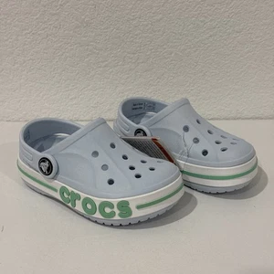 Crocs Bayaband Classic Clog himmelblau mit grün und weiß Unisex Größe 8 Kind - Bild 1 von 5