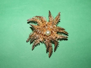 HATTIE CARNEGIE FERN PIN BROOCH GOLD TONE 3" VINTAGE SIGNED - Picture 1 of 2