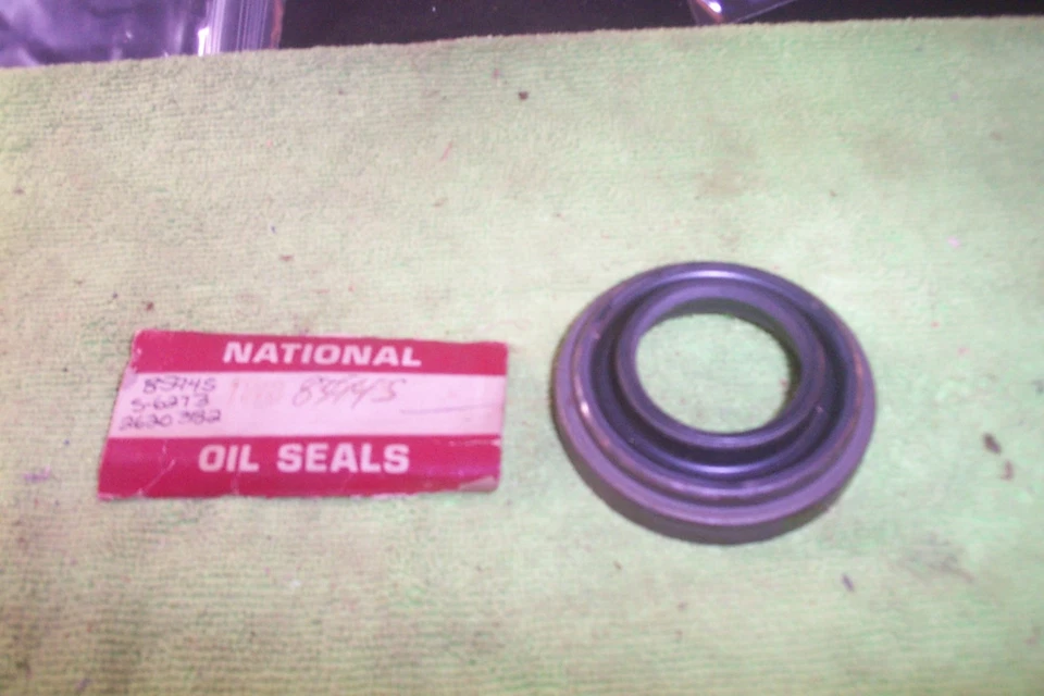 NORS OLDSMOBILE,PONTIAC,BUICK 1964 - 69 后轮密封 #8594S — 第 1/1 张图片