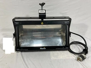 Martin Professional Atomic 3000 DMX Strobe Light 208 Volt - Picture 1 of 1