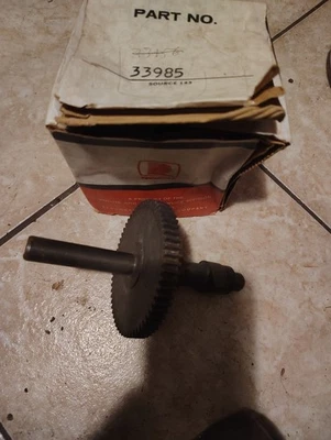 Tecumseh camshaft 33985 - Image 1 of 2