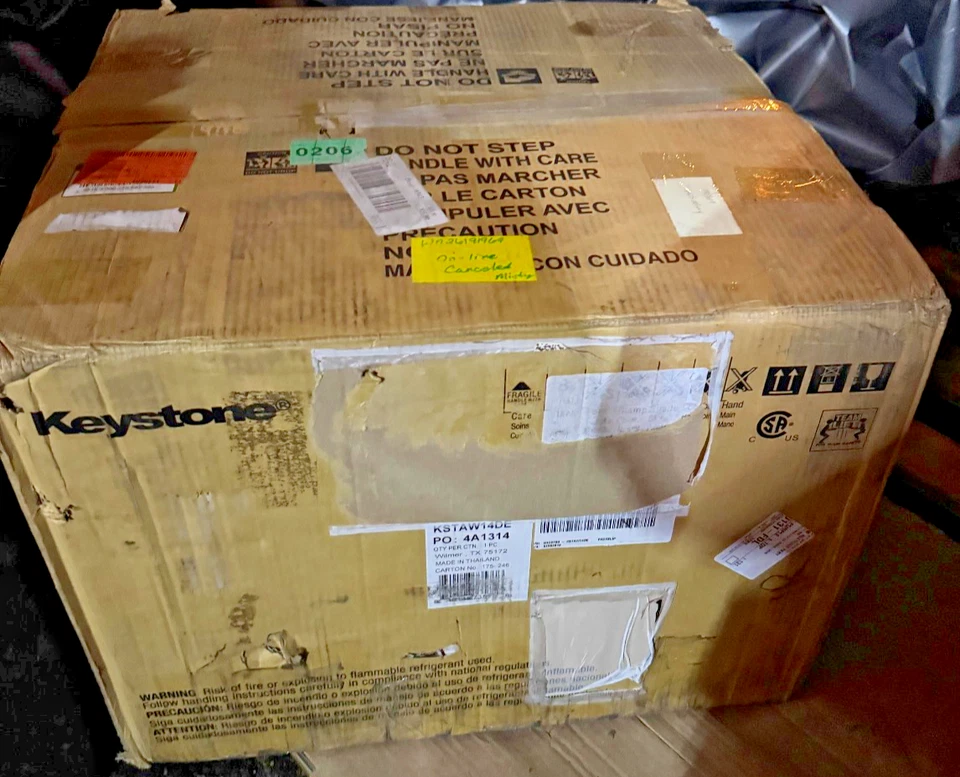 Aire acondicionado de ventana Keystone 14.000-BTU (DOE) 115 voltios con deshumidificador Foto 1 de 4