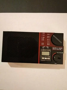 VINTAGE Reloj despertador de viaje Radio AM / FM Calendario de 2 bandas -Lectura digital - LCD - Imagen 1 de 5