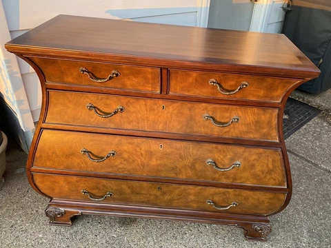 Beautiful Ethan Allen Townhouse Collection Large 5 Drawer Bombe Chest #30-9464 Cover