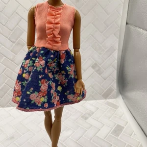 Barbie Kleid #26 Fashionista rosa Rüschen blau geblümt - Bild 1 von 6