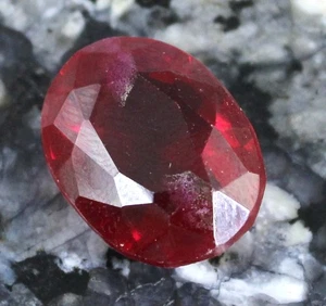 Natürlicher 14,35 ct ovaler Burma roter Rubin Edelstein zertifiziert T11071 Valentinstagsangebot - Bild 1 von 7