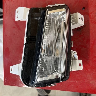 Conjunto de lámpara de señal genuina GM 84496127 2017-2021 Xt5 Cadillac intermitente giratorio antiniebla Foto 1 de 3