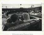 1988 Press Photo Scott Smith and Mindy Huling admire his '48 Buick convertible