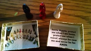 SANTA MUERTE SORPRESA "SPIRIT BOX" altare portatile: 3 MINI STATUE COLORE CASUALE!! - Foto 1 di 4
