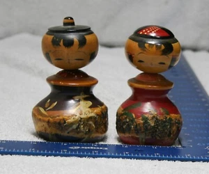 Antigua mini muñeca japonesa de madera Kokeshi niño y niña pareja bobble cabeza giratoria - Imagen 1 de 10