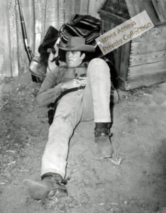 James Arness Gunsmoke Marshal Dillon 8 x 10 Candid foto #110620 - Foto 1 di 2
