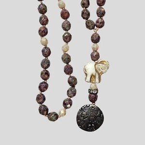 Collar checo de piedras preciosas de vidrio con cuentas facetadas 34 pulgadas colgante de elefante - Imagen 1 de 6
