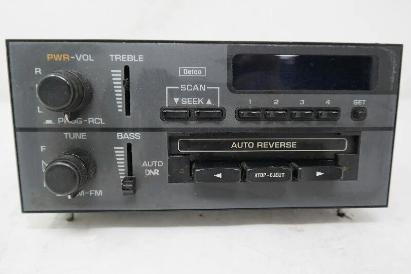 RECEPTOR ESTÉREO CASETE CHEVY BERETTA CORISCA AM FM 1991-1996 Foto 1 de 4