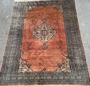 EIN SENSATIONELLER ALTER HANDGEKNÜPFTER TRADITIONELLER PAKISTAN ORIENTTEPPICH (259 X 188 cm)* - Bild 1 von 15