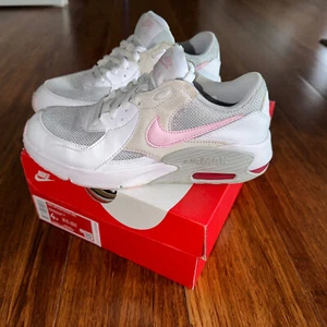Girls Nike Air Max Excee (GS) size 4Y youth white/pink foam- grey blanc/rose - Picture 1 of 10