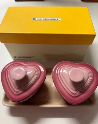 Le Creuset Miniatura Ramekin D'Amour SET Bandeja Corazón Rosa Cuarzo Gres Como Nuevo Foto 1 de 4