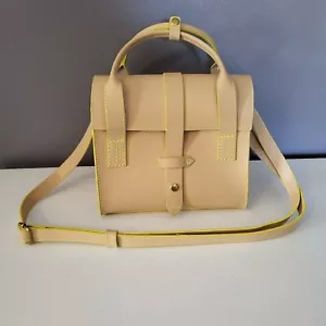 Borsa a tracolla IIIBeCa by Joy Gryson Duane Street in pelle foderata al neon - Foto 1 di 11