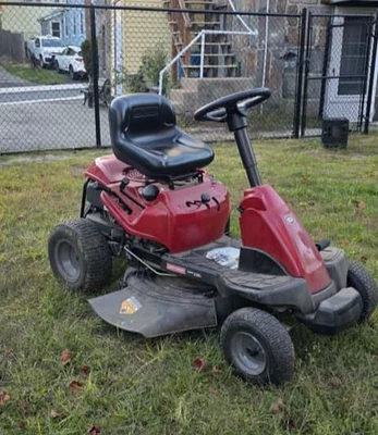 Craftsman RER1000 Riding Lawn Mower - Image 1 of 4