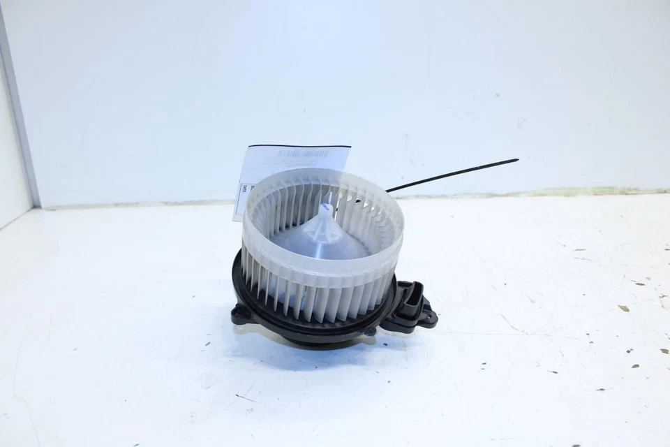 Двигатель вентилятора вентилятора переменного тока для Toyota Tacoma 3,5 л 2016-2023 годов выпуска 87103-04050 от оригинального производителя - Изображение 1 из 4