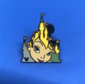 Pin Disney Campanilla Castillo Mágico Peter Pan Campanilla Oculta Mickey 2013 RARO - Imagen 1 de 5