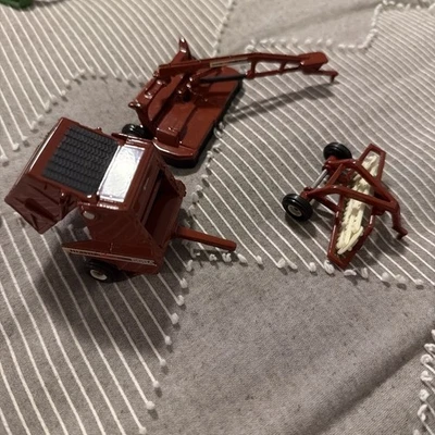 1/64 ERTL Hesston Haying Set Baylor 565A Mower 1340 - Image 1 of 4