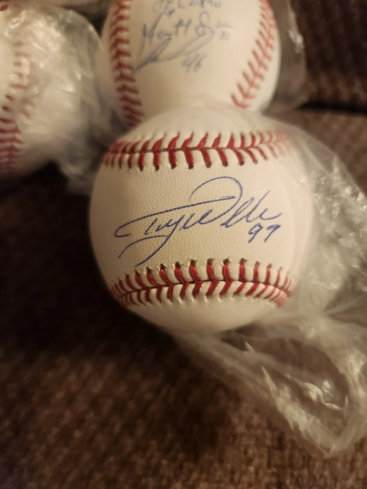 Taijuan Walker Signed Phillies Baseball Autographed Auto  Foto 1 de 1