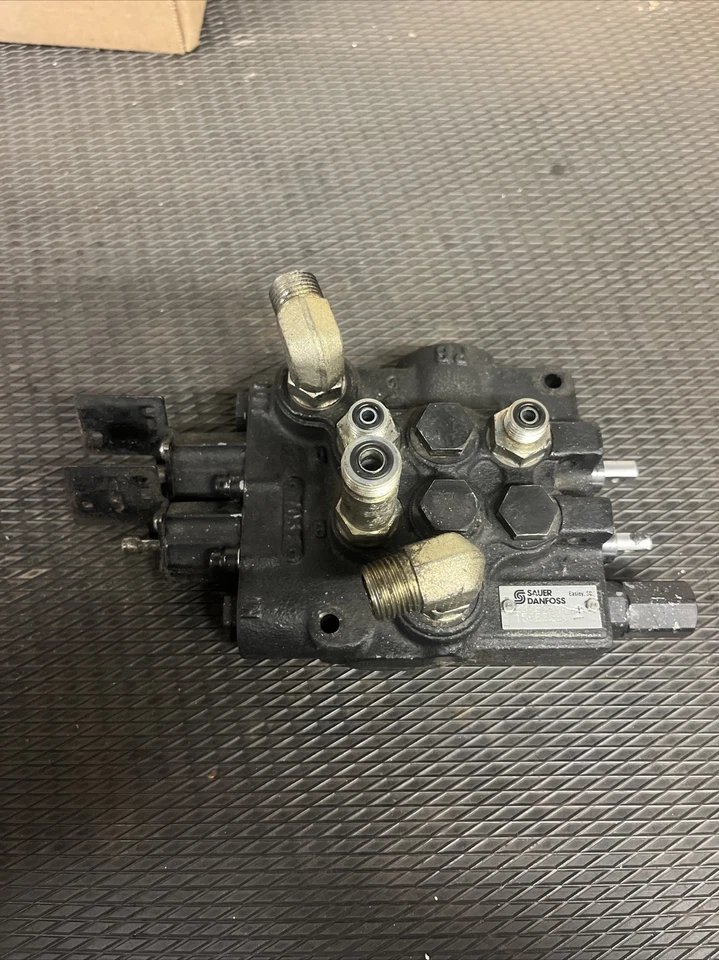 DANFOSS  VALVE ASSEMBLY -156B2260 207E6048 - Image 1 of 4