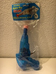 Vintage NOS NIB FRICTION ASTRO RAY GUN - RARE UNOPENED CONDITION - Picture 1 of 2