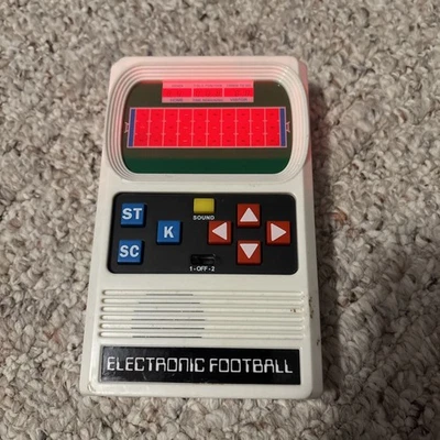 Juego Electrónico Portátil Fútbol Mattel Clásico Versión 2000 Parcialmente Funciona Foto 1 de 4