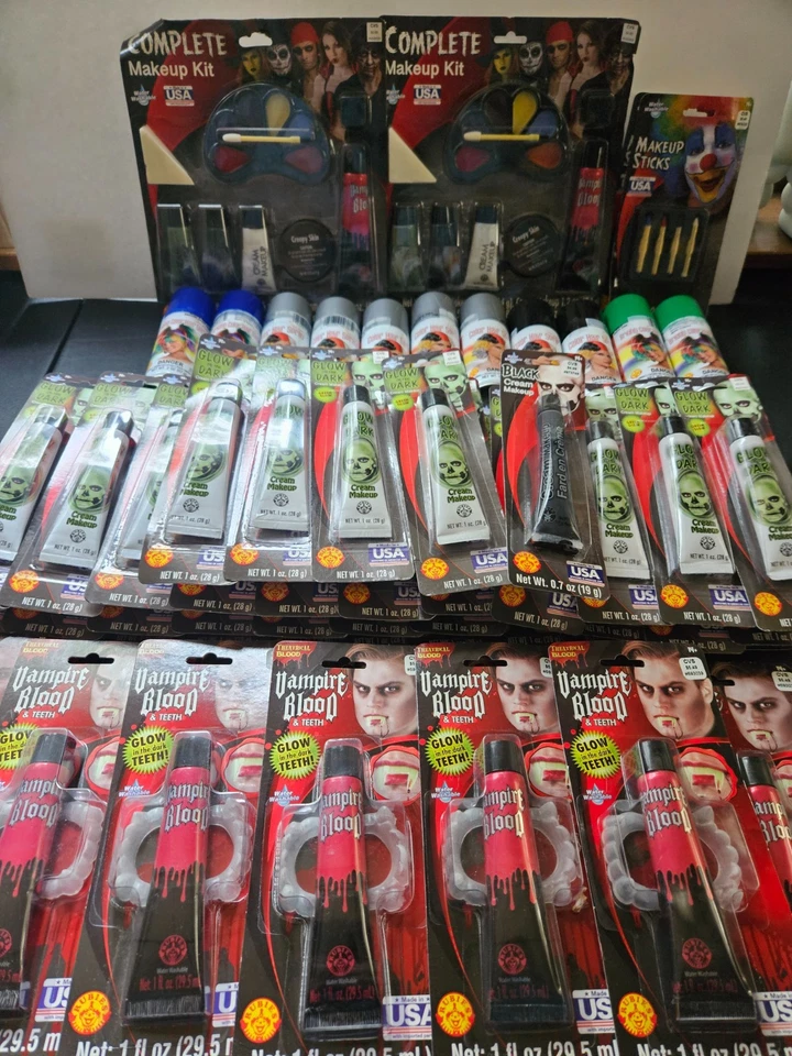 Lote de 66 Piezas Rubíes Halloween Maquillaje y Spray para el Cabello Brilla en la Oscuridad Etc. Foto 1 de 4