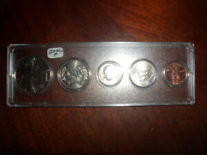 2006 P US Mint, 5 Coin Set, 1/2-1/4-DIME-NICK-CENT in Nice Clear Holder 