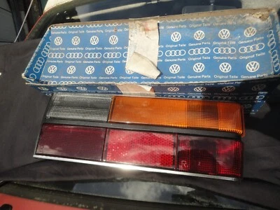 ORIGINAL AUDI 100 LUZ TRASERA LÁMPARA DE MONTAJE 431945218 DERECHA 1977-79 HELLA Foto 1 de 4