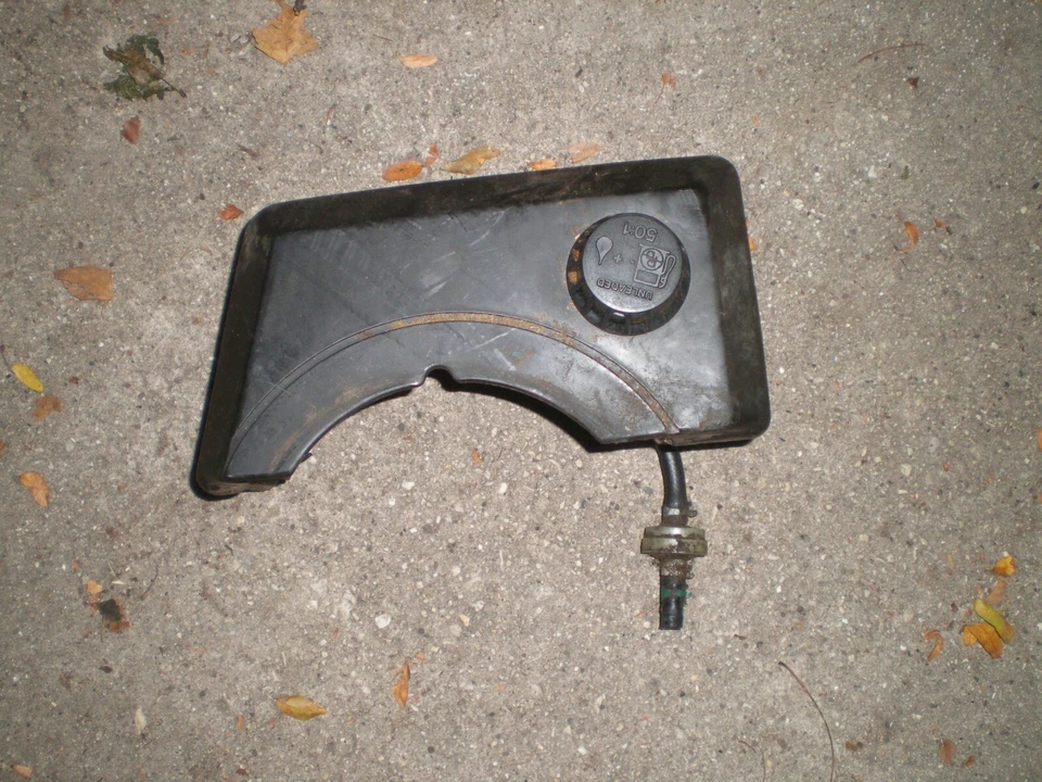 Toro GTS 2 Cycle Stroke Lawn Mower  fuel tank Suzuki Engine  81-0042 - Image 1 of 1