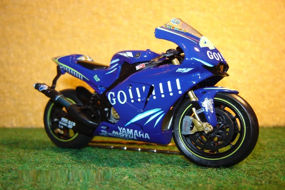 1:22 Yamaha YZR-M1 V.Rossi 46 Go!! 2004 PROTAR 00133 - Bild 1 von 1