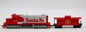 TYCO HO Scale GP-20 SANTA FE 5628 Diesel Train w/ ATSF 999851 Caboose - Picture 1 of 6