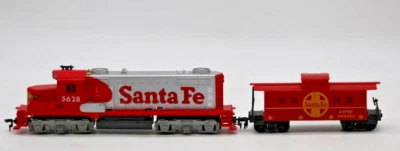 TYCO HO Scale GP-20 SANTA FE 5628 Diesel Train w/ ATSF 999851 Caboose - Image 1 of 4