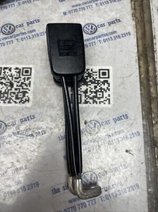 VW Polo MK3 1995 BLACK REAR TWIN SEAT BELT Catch BUCKLE 6N0857739 - Picture 1 of 4