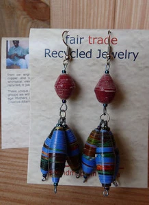 Joyería africana papel reciclado tres cuentas pendientes Kenia comercio justo azul - Imagen 1 de 1