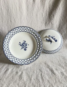 Vintage Bisto England No 557910 Serving Bowl Platter with Cover Blue Florals - Picture 1 of 12