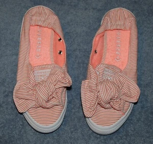Size 5.5 Women's Converse Crimson/White Knot Striped Chambray Slip On Sneaker - Picture 1 of 6