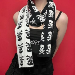 Reversible skull and crossbones scarf π€π€ - Picture 1 of 5