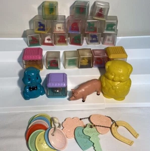 Konvolut Vintage Baby Kleinkind Rasseln Spielzeug Blöcke - Bild 1 von 1